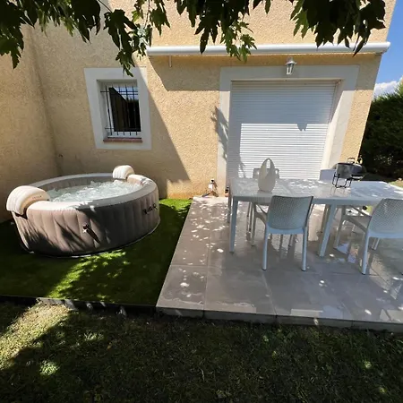Villa En Provence 2 T3 Jardin Clos Et Spa Greoux-les-Bains Exterior photo